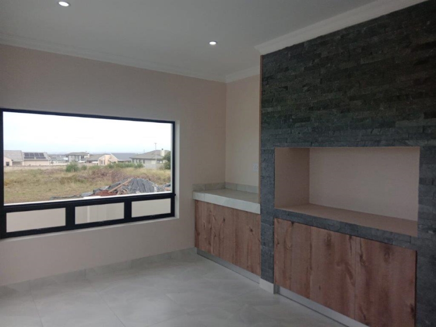 4 Bedroom Property for Sale in Wavecrest Eastern Cape